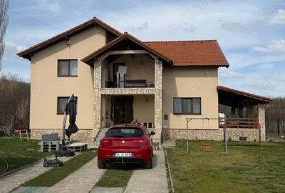 Casă cu Teren 1000 Mp în Orlești - 1