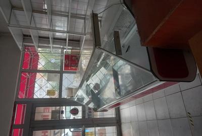 Inchiriez spatiu - 1