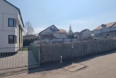 Teren intravilan de 348 mp, în Trivale - 4