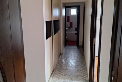 Apartament cu 3 camere decomandat în Exterior Vest