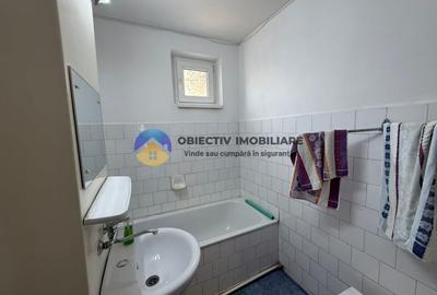 Apartament de vanzare 3 camere - Zona Centrala / Etaj 1 - 15