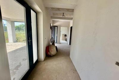 Casă cu Teren 380 Mp în Central - 2