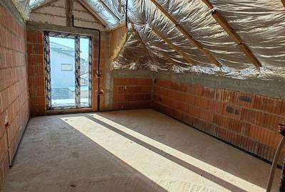 Casă cu 5 camere cu Teren 500 Mp în Craiovei