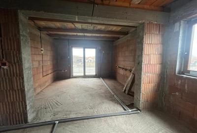 Casă cu 6 camere cu Teren 428 Mp în Coșteiu - 24