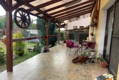 Casa de vanzare, cu 4 camere, 140 mp, zona Strada Dara - 11