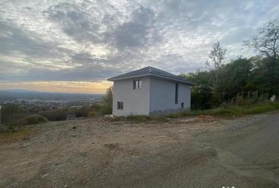 Casă cu 4 camere cu Teren 550 Mp în Central - 1