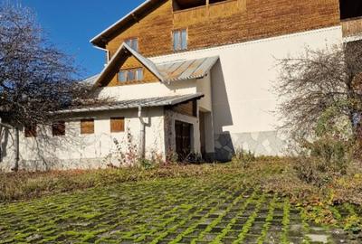 Casă cu 8 camere cu Teren 3659 Mp în Gura Beliei - 9