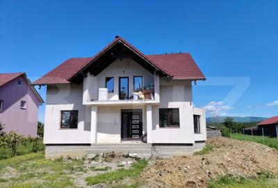 Casa individuala cu 5 camere, 200 mp, cu 24 ari teren, zona - 4