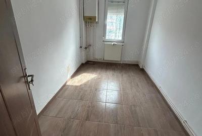 De vanzare apartament cu 3 camere si balcon, complet renovat, etaj intermediar - 5