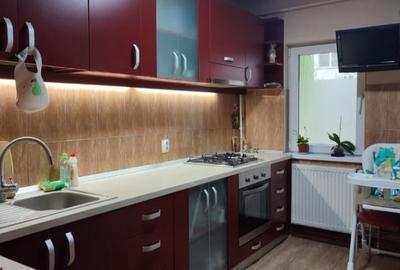 Dacia - Scoala G. Cosbuc - 3 camere decomandat - doua bai - 6