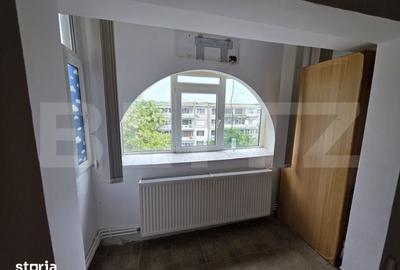 Apartament cu 4 camere în Mazepa 1