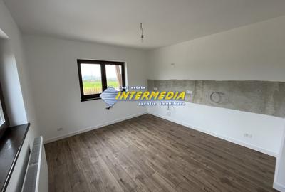Casă individuală cu 4 camere cu Canalizare în Cetate - 18
