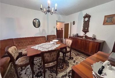 Apartament cu 3 camere semidecomandat în Central - 1