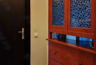 Apartament cu 3 camere semidecomandat în 1 Mai - 2