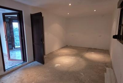 Casă cu 6 camere cu Teren 769 Mp în Prăjești