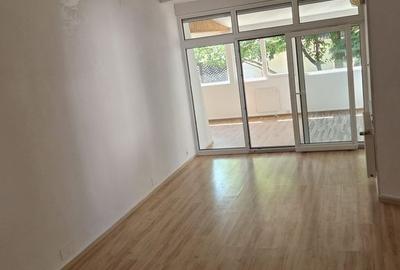 Casă cu 10 camere cu Teren 402 Mp în Tei - 7