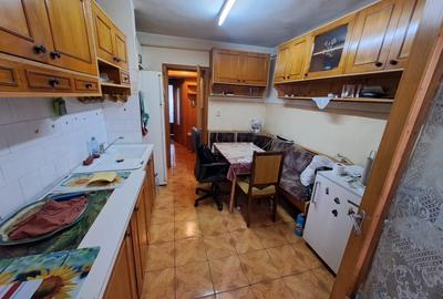 GARA  SCOALA BARSANESCU 3 CAMERE DECOMANDAT 75 MP BLOC 1980  COD 158670 - 6