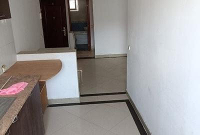 Apartament cu 3 camere semidecomandat, mobilat în Fundeni