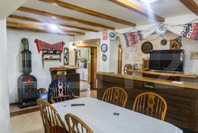 Pensiune de 570 mp, 14 camere cu bai proprii, teren de 2370 Pensiune de 570 mp, 14 camere cu bai proprii, teren de 2370 - 2