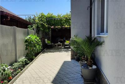 Afacere la cheie, vila turistica cu 10 camere si 10 bai, Efo - 1