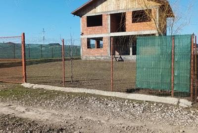 Casă cu 4 camere cu Teren 550 Mp în Central