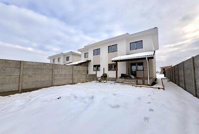 Casă cu 7 camere cu Teren 300 Mp în Moșnița Veche