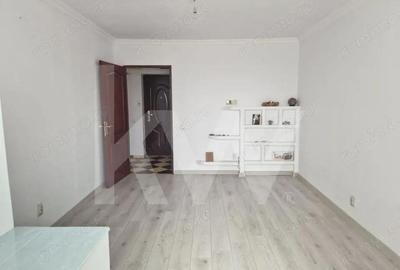 Apartament cu 3 camere decomandat în Central - 1