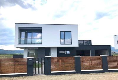 Casă individuală cu 4 camere cu Canalizare în Cristian - 1