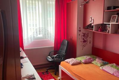 Apartament cu 4 camere decomandat în Câlnic - 2