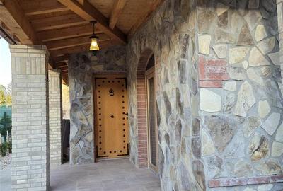 Casa de 4 camere , zona Tractorul - 21