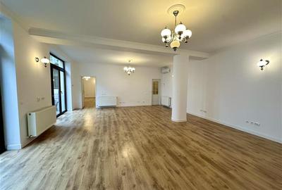 Birou, de 117 mp, în Dacia - 7