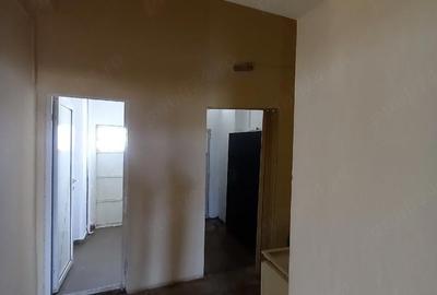 Spațiu comercial, de 60 mp, în Central - 4