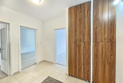 Apartament cu 3 camere decomandat, mobilat în 7 Noiembrie - 8