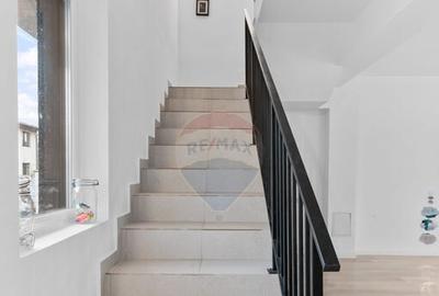 VANZARE Casa / Vila moderna cu 4 camere si curte Dragom... - 31