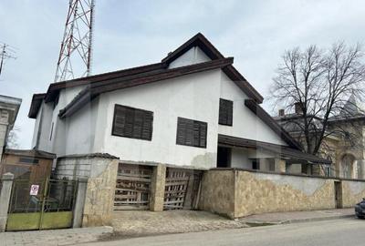 Casa spa?ioasa cu poten?ial imens in inima ora?ulu - 10