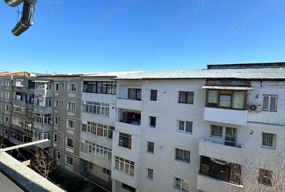 Apartament cu 3 camere decomandat în Coman - 1