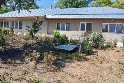 Casă cu 4 camere cu Teren 3300 Mp în Central - 2