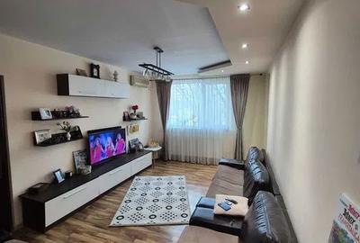 Apartament cu 3 camere decomandat în Far