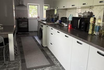 Casă cu 4 camere în Central - 2