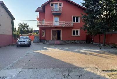 Casă individuală cu 12 camere cu Canalizare în Voluntari - 1