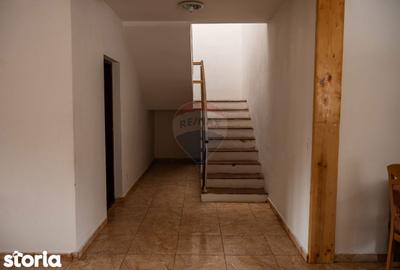 Casă cu Teren 3300 Mp în Iara - 12