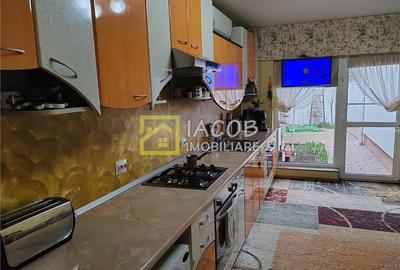 Casă individuală cu 6 camere cu Canalizare în 9 Mai - 23