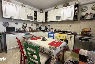 Casă cu 6 camere cu Teren 1000 Mp în Vărăști - 8