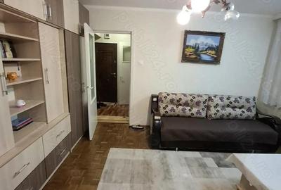 Vand apt..2cam . semidecomandat bloc 4 etaje ,etaj intermediar - 1