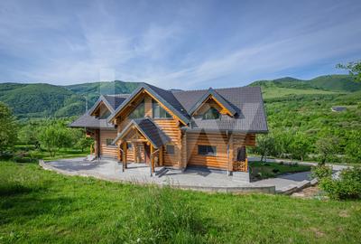 Casă individuală cu 6 camere cu Teren 5683 Mp în Sadu - 1