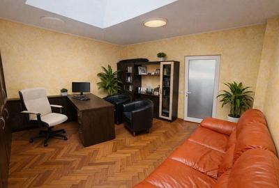Casă cu 4 camere cu Teren 159 Mp în Central - 1