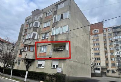 Apartament cu 3 camere decomandat în Cantemir - 1