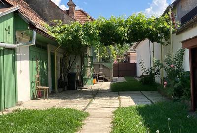 Casa in Sacele cu teren de 814 mp - 1