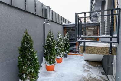 Apartament unic in PREDEAL - LUX, vedere la partie cu terasa si parcare - 12