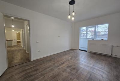 Apartament cu 4 camere semidecomandat în 1 Mai